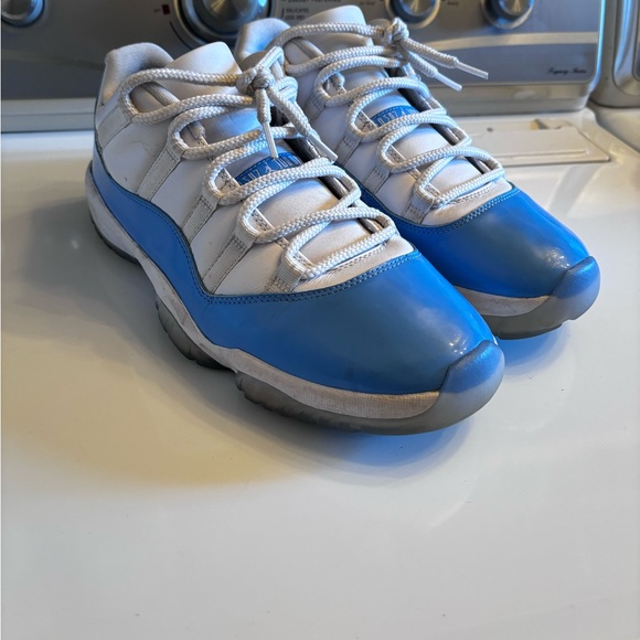 Jordan 11 retro low university blue - Picture 2 of 5